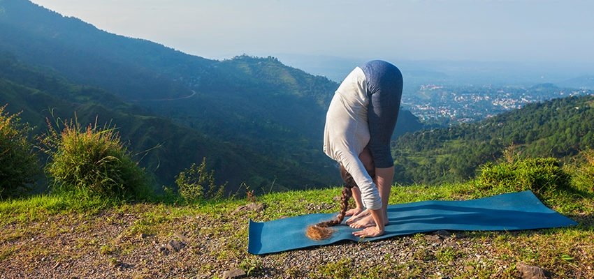 5 exercícios de yoga fáceis e práticos de fazer
