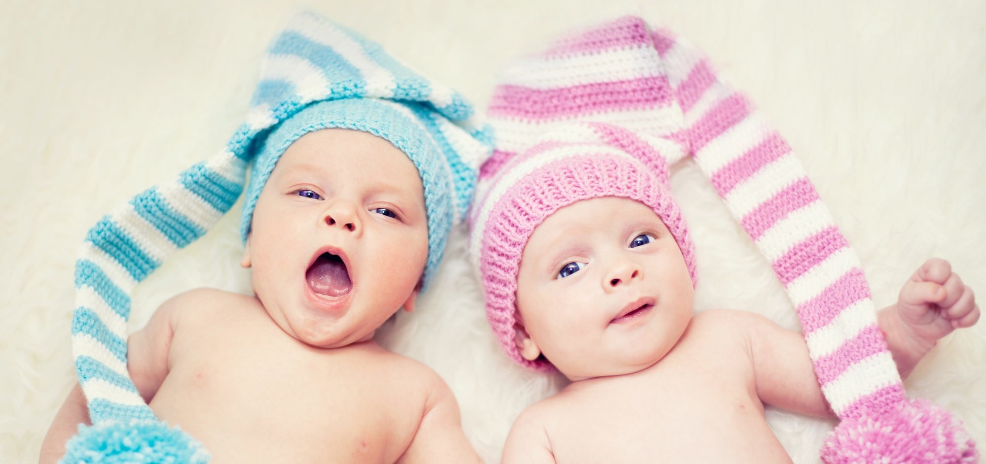 Розовый для девочек голубой для мальчиков. Почему мальчики голубой девочки розовый. Розовый для девочек голубой для мальчиков. Розовые детские вещи. Почему мальчики голубой девочки розовый.